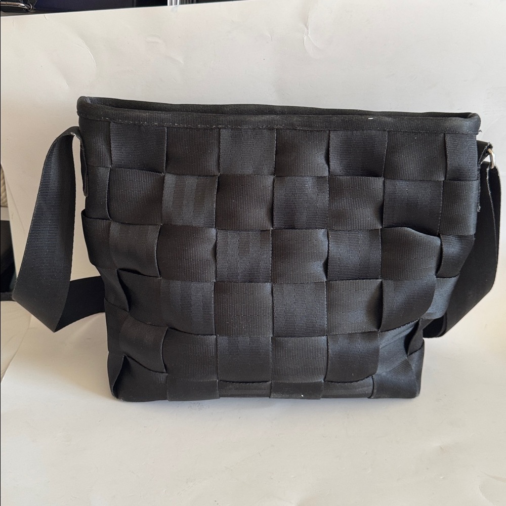 The Original Detroit By Harveys Seatbelt Black Woven Messenger Crossbody Bag - Picture 3 of 8